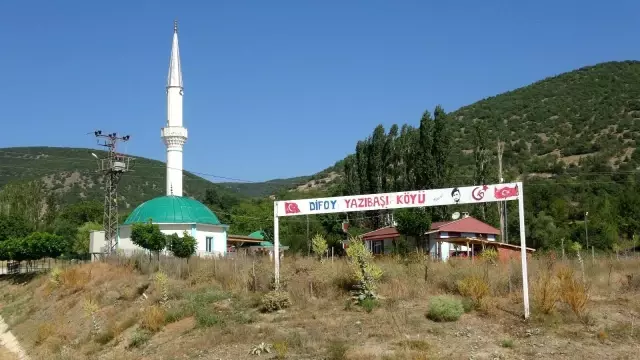 Özer'in bakanlığı cami hoparlöründen duyuruldu