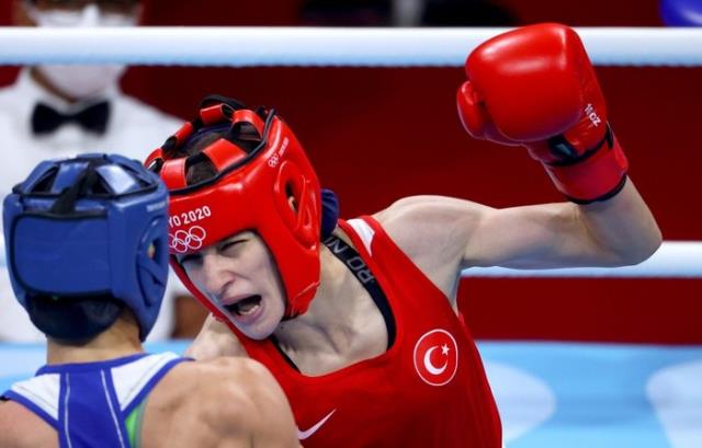 Buse Naz Çakıroğlu, Tokyo Olimpiyatları'nda gümüş madalya kazandı