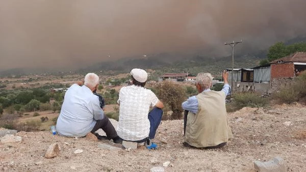 Muğla'dan Aydın'a sıçrayan yangın Çine'yi kül ediyor! 6 mahalle boşaltıldı, alevlere müdahale sürüyor