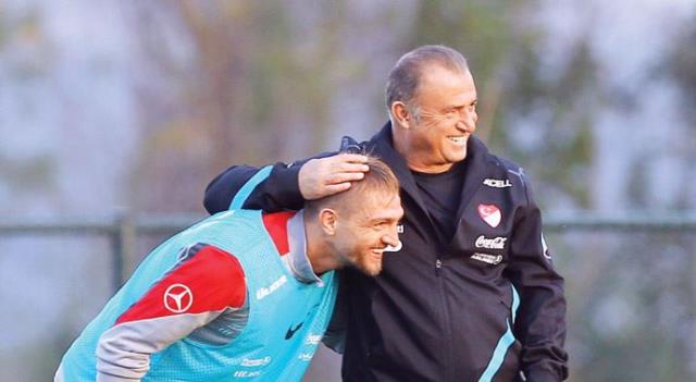 Fenerbahçe'de kadro dışı kalan Caner Erkin, Galatasaray'la flörtleşiyor