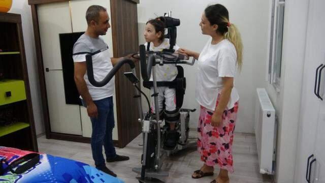 Cumhurbaşkanı Erdoğan, Serebral Palsi Hastası Yaren'in yüzünü güldürdü