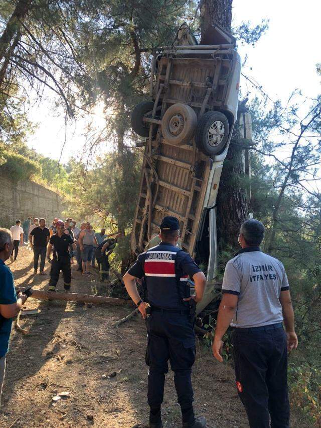Son Dakika: İzmir' de servis minibüsü şarampole yuvarlandı: Ölü ve yaralılar var Son Dakika: İzmir' de servis minibüsü şarampole yuvarlandı: Ölü ve yaralılar var