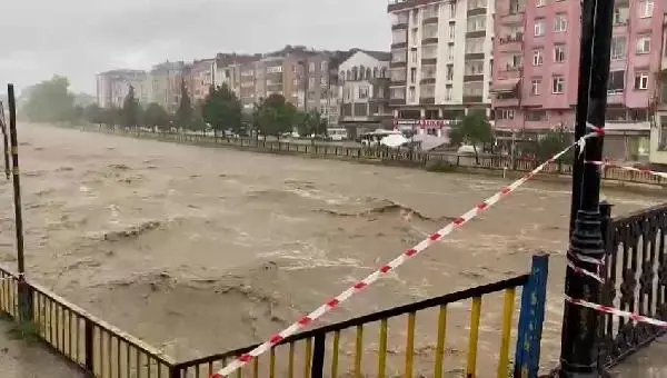 Samsun'da sel ve taşkınlara karşı cami hoparlörlerinden uyarıda bulunuldu