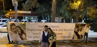 19 aracı bir araya getirip kız arkadaşına evlilik teklifinde bulundu