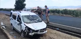 Gaziantep'te ticari araç takla attı, 1 ölü, 3 yaralı