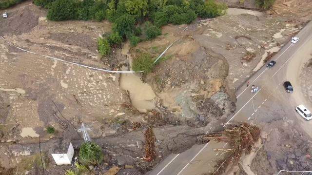 Karadeniz'deki felaketi değerlendiren İçişleri Bakanı Soylu: Bazı yerlerde suyun yüksekliği 4 metreyi buldu Karadeniz'deki felaketi değerlendiren İçişleri Bakanı Soylu: Bazı yerlerde suyun yüksekliği 4 metreyi buldu