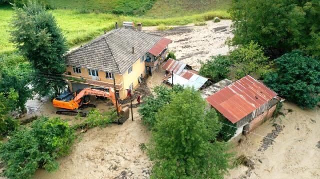Karadeniz'deki felaketi değerlendiren İçişleri Bakanı Soylu: Bazı yerlerde suyun yüksekliği 4 metreyi buldu Karadeniz'deki felaketi değerlendiren İçişleri Bakanı Soylu: Bazı yerlerde suyun yüksekliği 4 metreyi buldu