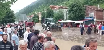 KASTAMONU - İnebolu'da sağanak nedeniyle su baskınları yaşandı