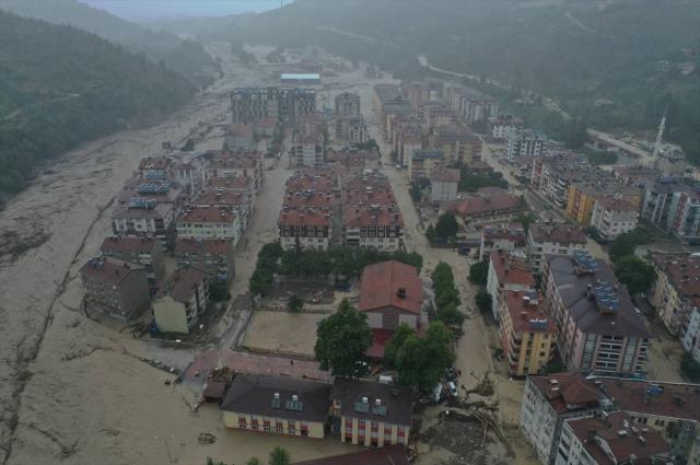 Bozkurt belediye başkanı Yanık'tan sel felaketi sonrası canlı yayında acı sözler: İlçenin yok oluşunu izliyoruz