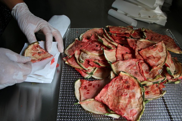 Devletten destek aldı, karpuzdan cips yapıp dünyaya pazarlamaya başladı Devletten destek aldı, karpuzdan cips yapıp dünyaya pazarlamaya başladı