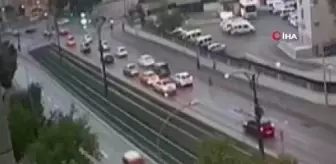 Kayan motosiklet otomobile arkadan böyle çarptı