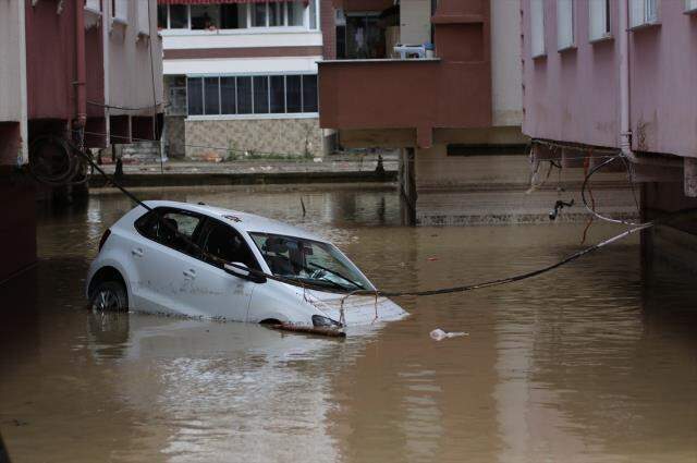 Son Dakika: Kastamonu'da yaşanan sel felaketinde ölü sayısı arttı! Hayatını kaybedenlerin sayısı 9'a yükseldi Son Dakika: Kastamonu'da yaşanan sel felaketinde ölü sayısı arttı! Hayatını kaybedenlerin sayısı 9'a yükseldi