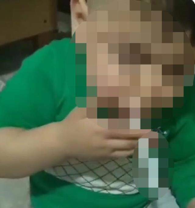 Çocuğuna sigara içirip ölmesi için ilaç vermişti! O anne tahliye edildi