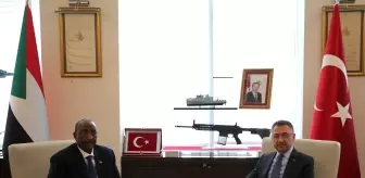 Cumhurbaşkanı Yardımcısı Oktay ve Sudan Egemenlik Konseyi Başkanı Burhan SSB'yi ziyaret etti