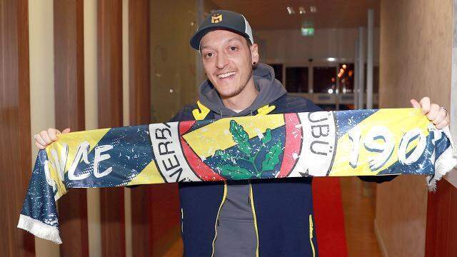 Fransa basınına konuşan Mesut Özil, 'Fenerbahçe'de oynamak rüya gibi' dedi