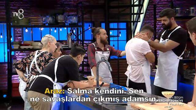 MasterChef'te yaptığı tatlının kıvamını tutturamayan yarışmacı, gözyaşlarına boğuldu MasterChef'te yaptığı tatlının kıvamını tutturamayan yarışmacı, gözyaşlarına boğuldu
