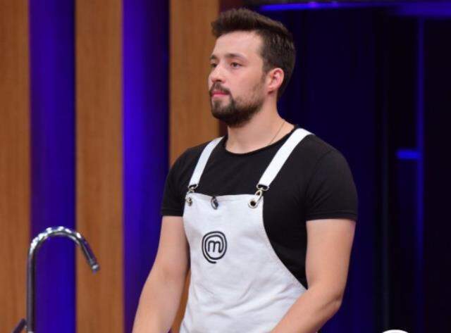MasterChef'te yaptığı tatlının kıvamını tutturamayan yarışmacı, gözyaşlarına boğuldu MasterChef'te yaptığı tatlının kıvamını tutturamayan yarışmacı, gözyaşlarına boğuldu