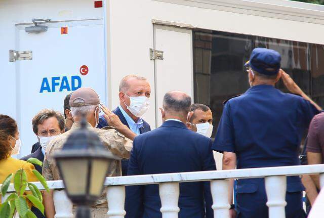 Son Dakika: Cumhurbaşkanı Erdoğan, selin hakim olduğu Bozkurt ilçesinde halka sesleniyor: 19 helikopter, bir İHA bölgede hizmet veriyor Son Dakika: Cumhurbaşkanı Erdoğan, selin hakim olduğu Bozkurt ilçesinde halka sesleniyor: 19 helikopter, bir İHA bölgede hizmet veriyor