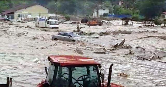 Son Dakika: Yağışın etkili olduğu Karadeniz'e Bakan Pakdemirli'den uyarı! Yarın ve cumartesi ağır yağış olacak, meteorolojik risk devam ediyor Son Dakika: Yağışın etkili olduğu Karadeniz'e Bakan Pakdemirli'den uyarı! Yarın ve cumartesi ağır yağış olacak, meteorolojik risk devam ediyor