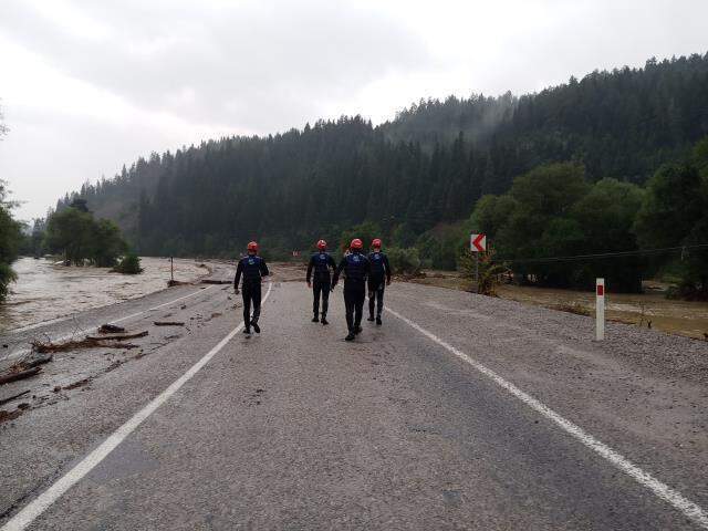 Son Dakika: Yağışın etkili olduğu Karadeniz'e Bakan Pakdemirli'den uyarı! Yarın ve cumartesi ağır yağış olacak, meteorolojik risk devam ediyor Son Dakika: Yağışın etkili olduğu Karadeniz'e Bakan Pakdemirli'den uyarı! Yarın ve cumartesi ağır yağış olacak, meteorolojik risk devam ediyor