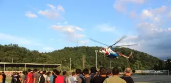 Türkeli'ye helikopter ve gemilerle binlerce ekmek ve su ulaştırılıyor