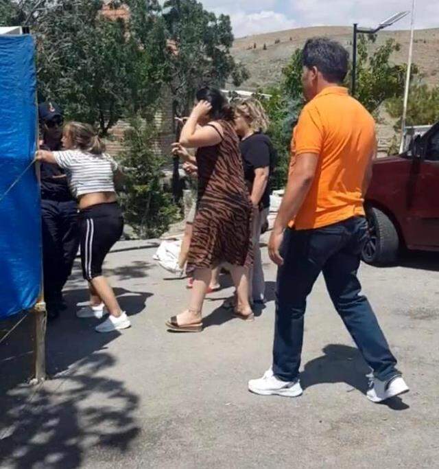 'Çay' tartışması kanlı bitti! İşletme sahibi, tartıştığı kadını öldürdü 'Çay' tartışması kanlı bitti! İşletme sahibi, tartıştığı kadını öldürdü