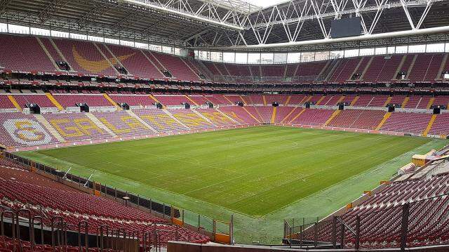 Galatasaray Başkanı Burak Elmas, kulübe 100 milyon dolar verecek sponsoru buldu Galatasaray Başkanı Burak Elmas, kulübe 100 milyon dolar verecek sponsoru buldu