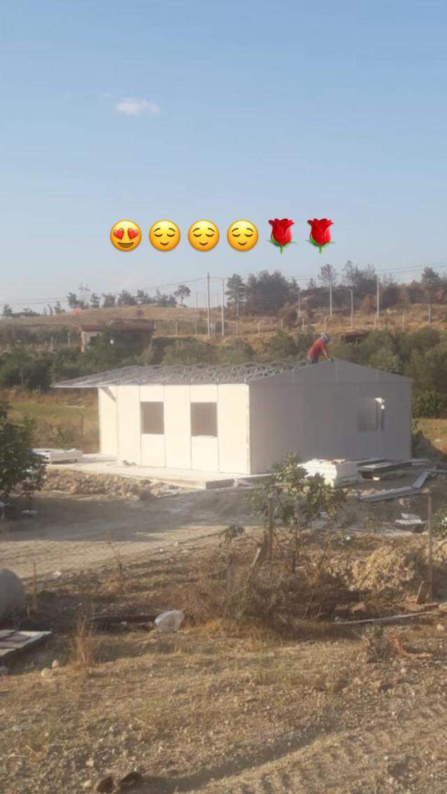 Demet Akalın, yangında evini kaybeden Fatma Teyze'ye verdiği sözü tuttu Demet Akalın, yangında evini kaybeden Fatma Teyze'ye verdiği sözü tuttu