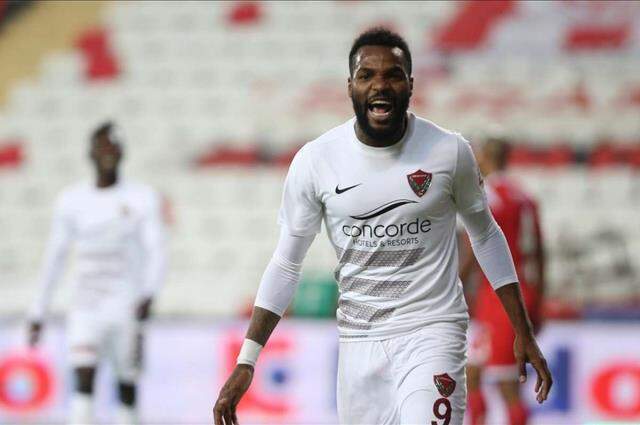 Süper Lig'de Hatayspor formasıyla gol kralı olan Boupendza, Katar takımı Al Arabi'ye transfer oldu Süper Lig'de Hatayspor formasıyla gol kralı olan Boupendza, Katar takımı Al Arabi'ye transfer oldu