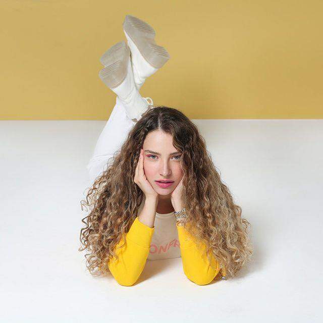 Trafikte tartıştığı adamın yüzüne tüküren Irmak Arıcı'dan bir skandal daha! Sahneden indirildi