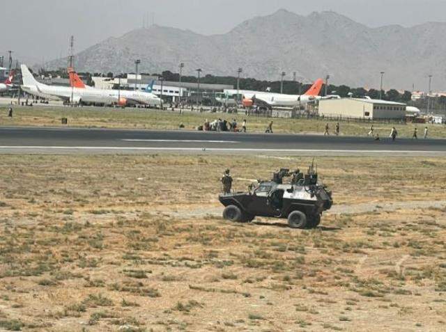 Afganistan'dan tahliye edilen Türkler konuştu: Bizden önce kalkan ABD kargo uçağından düşenler oldu Afganistan'dan tahliye edilen Türkler konuştu: Bizden önce kalkan ABD kargo uçağından düşenler oldu