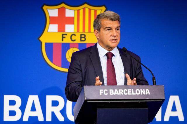 Barcelona gerçekten batıyor! Kulüp Başkanı Laporta, korkunç borcu gözler önüne serdi Barcelona gerçekten batıyor! Kulüp Başkanı Laporta, korkunç borcu gözler önüne serdi