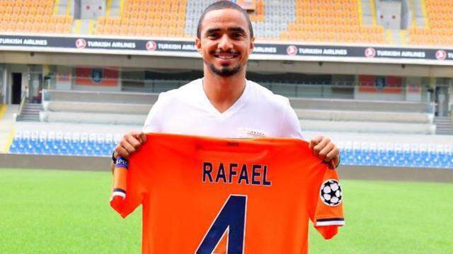 Başakşehir'de sürpriz ayrılık! Yıldız futbolcu Rafael'in sözleşmesi feshedildi Başakşehir'de sürpriz ayrılık! Yıldız futbolcu Rafael'in sözleşmesi feshedildi