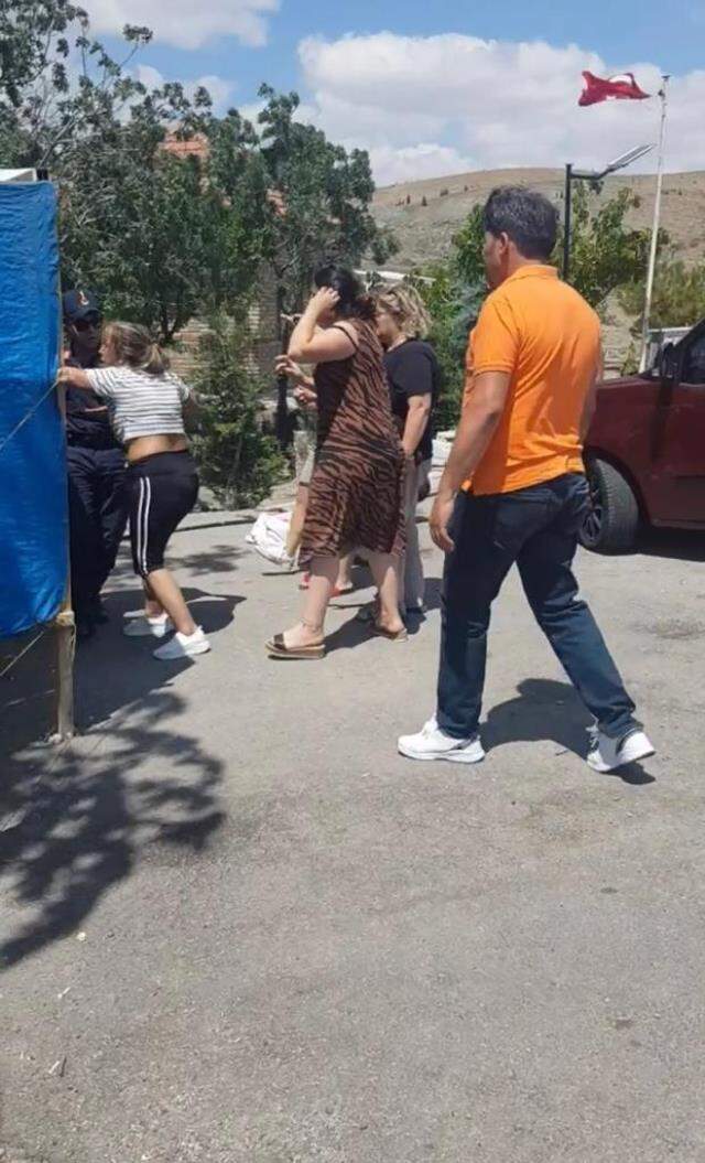 'Çay soğuk' cinayetinde ifadeler çelişti! Katil zanlısı başka, görgü tanığı başka konuştu 'Çay soğuk' cinayetinde ifadeler çelişti! Katil zanlısı başka, görgü tanığı başka konuştu