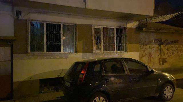 Ağzında sigarayla ağır bir uykuya dalan vatandaş yaşadığı evi yaktı Ağzında sigarayla ağır bir uykuya dalan vatandaş yaşadığı evi yaktı