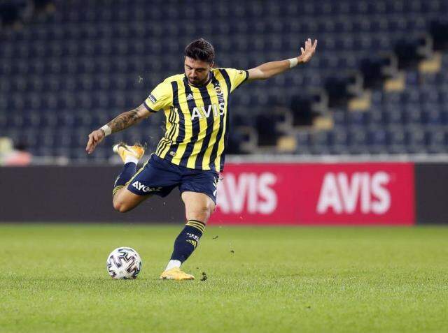 Beşiktaş Başkanı Ahmet Nur Çebi, F.Bahçe Başkanı Ali Koç'tan resmen Ozan Tufan'ı istedi Beşiktaş Başkanı Ahmet Nur Çebi, F.Bahçe Başkanı Ali Koç'tan resmen Ozan Tufan'ı istedi