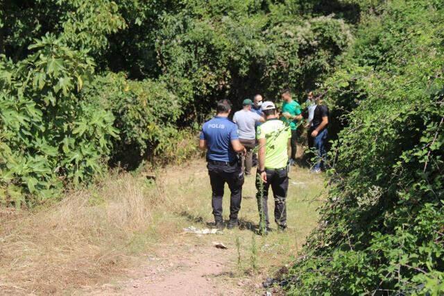 Koronavirüsten ölen eşine mevlit yapmaya hazırlanan adam traktörün altında can verdi