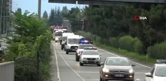 Yangın bölgesinden ülkelerine dönen Azeri itfaiyecilere Sürmene'den de bıçak hediyesi