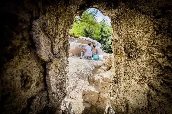 Kazı yapan arkeologlar büyük sevinç yaşadı! Pompeii'de saçları ve kulağı duran insan kalıntısı bulundu