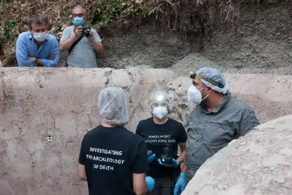 Kazı yapan arkeologlar büyük sevinç yaşadı! Pompeii'de saçları ve kulağı duran insan kalıntısı bulundu