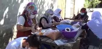 Köyün aşuresini 9 yıldır imam pişiriyor