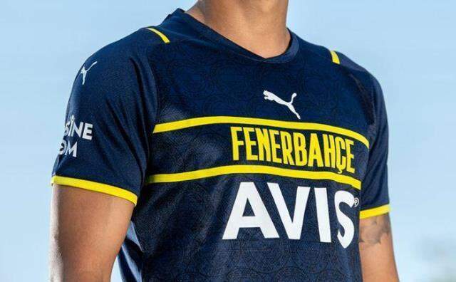 Ali Koç, Muhammed'in armayı bulamadığı yeni forma hakkında yorum yaptı: Her yerinde logo var Ali Koç, Muhammed'in armayı bulamadığı yeni forma hakkında yorum yaptı: Her yerinde logo var