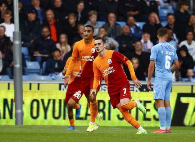 Kerem'in takım arkadaşlarıyla dertte! Marcao'dan sonra Luyindama da genç futbolcuya yüklendi Kerem'in takım arkadaşlarıyla dertte! Marcao'dan sonra Luyindama da genç futbolcuya yüklendi