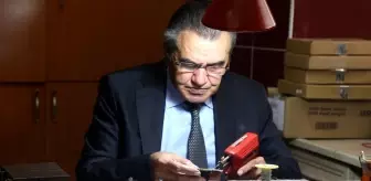 Yarım asırdır takım elbiseyle televizyon tamir ediyor