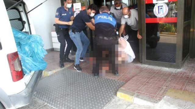 Yemek masasında tartıştığı annesini bıçaklayarak öldürdü Yemek masasında tartıştığı annesini bıçaklayarak öldürdü