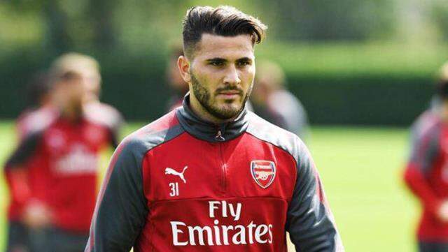 Sead Kolasinac'ta mutlu son! Boşnak yıldız 3 yıllığına Fenerbahçe'de