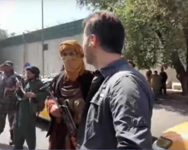 Afganistan'da kadınlarla röportaj yapan Habertürk televizyonuna müdahale, görüntüyü sildirdiler