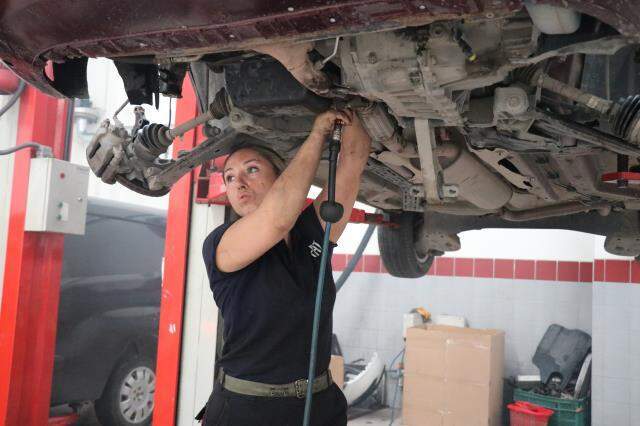 Bolu'da bu işi yapan tek kadın! 'Yapamazsın' diyenlere inat 3 yıldır ustalık yapıyor Bolu'da bu işi yapan tek kadın! 'Yapamazsın' diyenlere inat 3 yıldır ustalık yapıyor