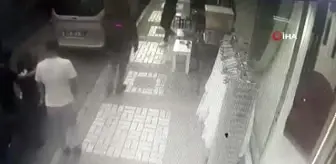 Çay ocağına silahlı saldırı kamerada: 1'i ağır 2 yaralı