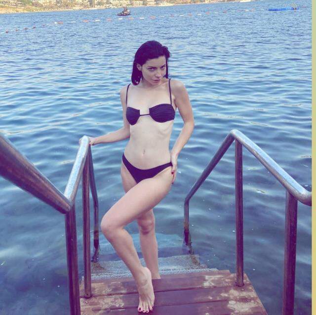 Merve Boluğur, siyah bikinili pozuyla takipçilerini büyüledi Merve Boluğur, siyah bikinili pozuyla takipçilerini büyüledi